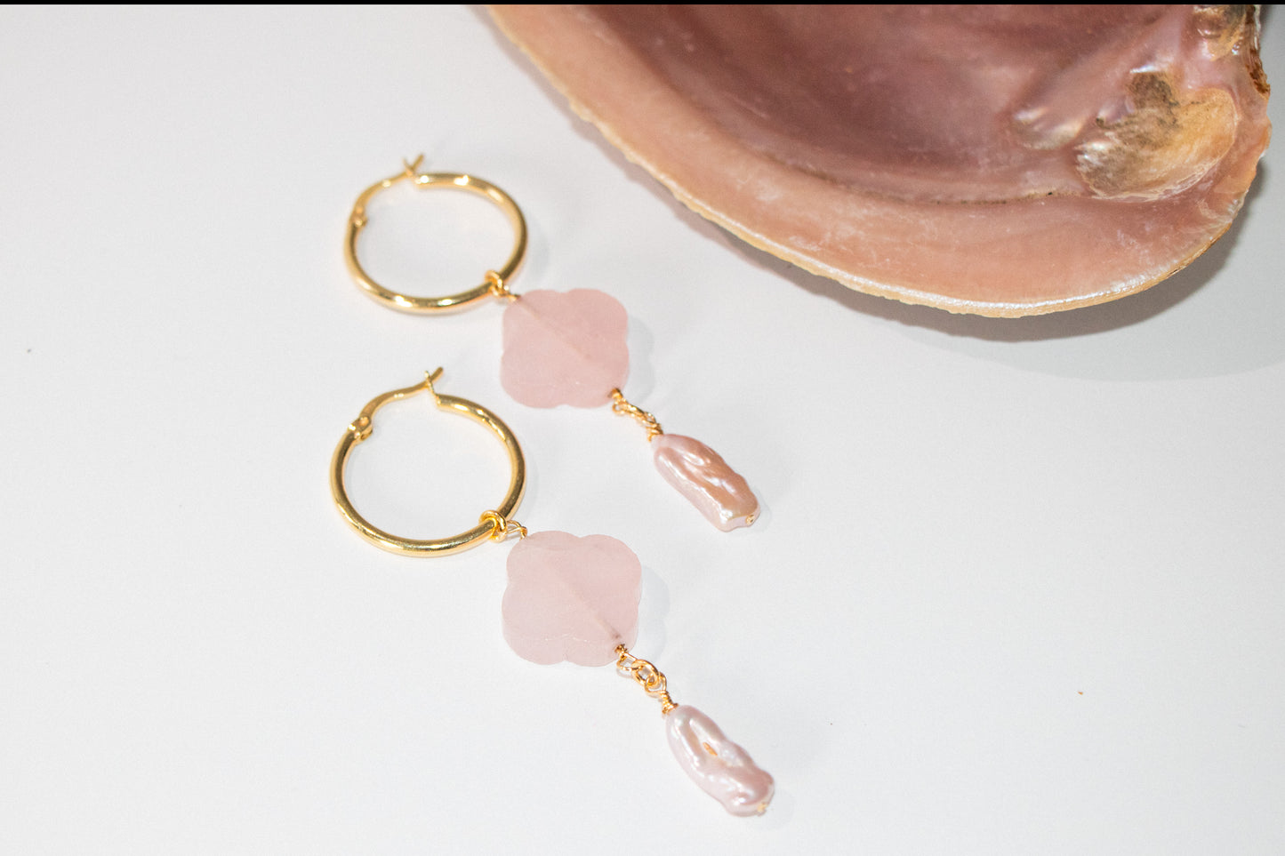 Clover rose quartz + Keshi pearl - Gold Hoops