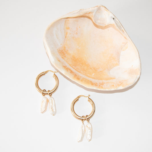 Double biwa stick - chunky gold hoops