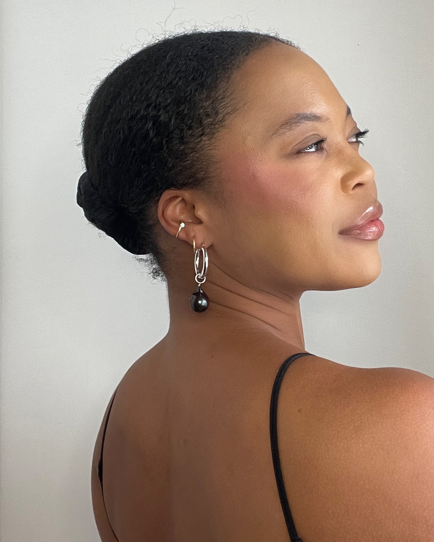 Baroque black pearl – large chunky silver hoops