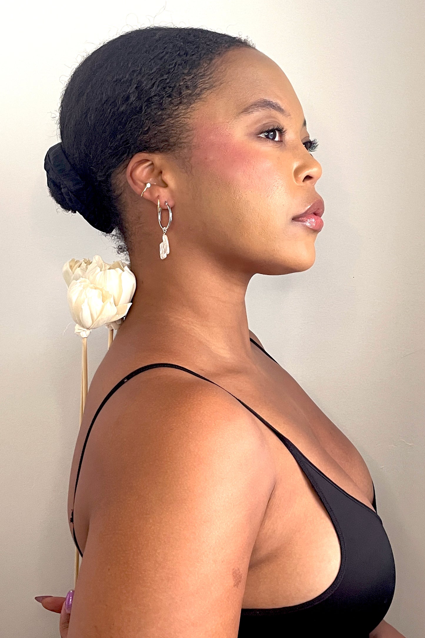 Irregular mauve keshi pearl silver hoops