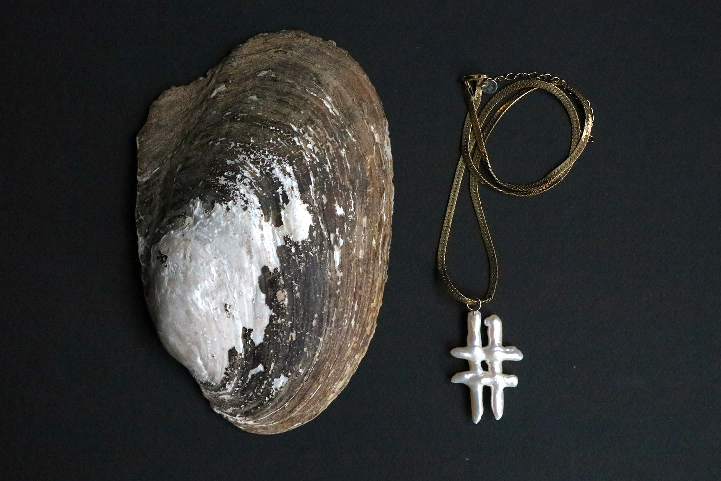 Herringbone hashtag pearl necklace