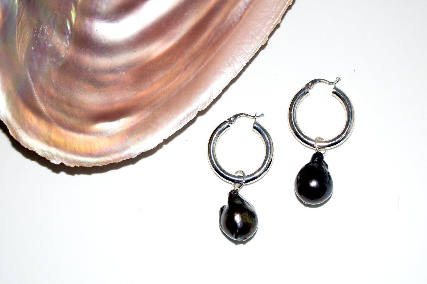Baroque black pearl – large chunky silver hoops