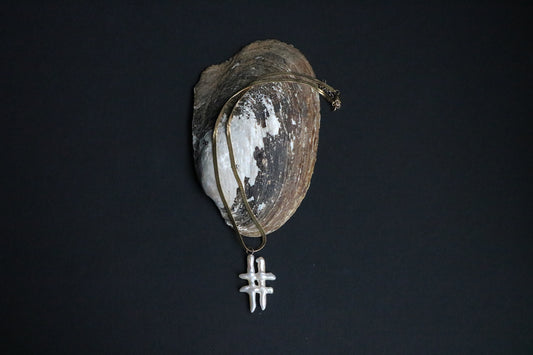 Herringbone hashtag pearl necklace