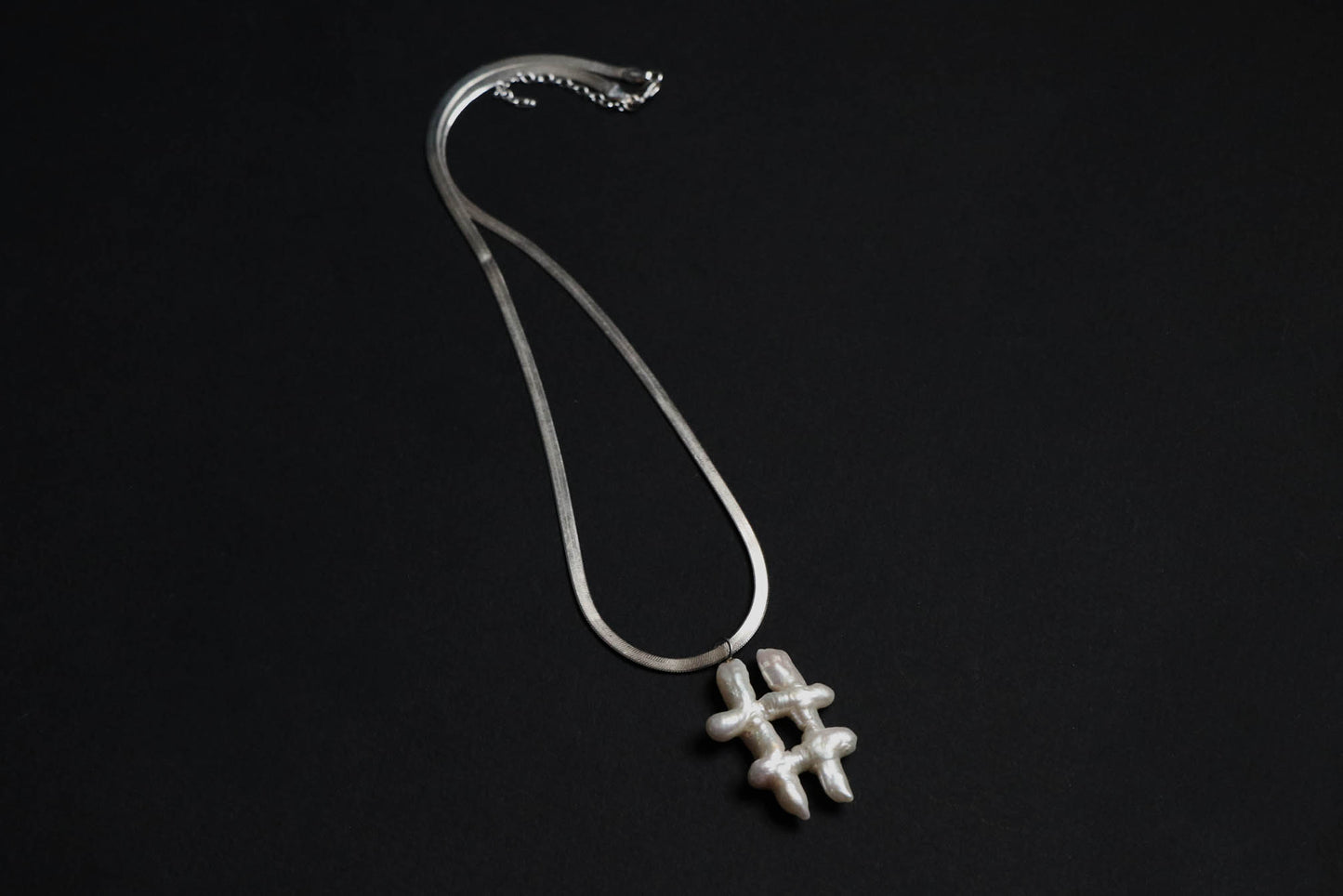 Herringbone hashtag pearl necklace