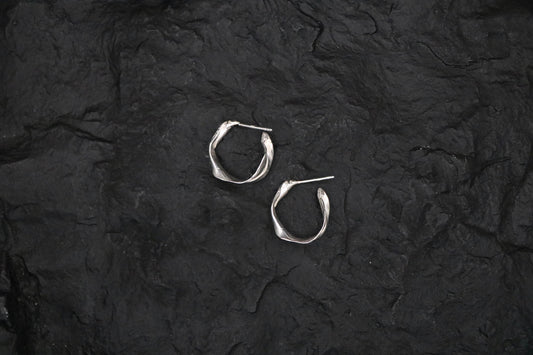Contour Medium Hoop Earrings