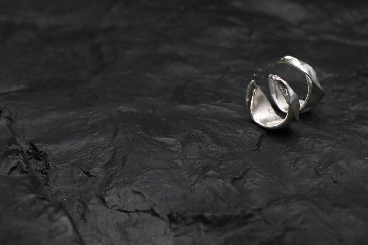 Contour Medium Hoop Earrings