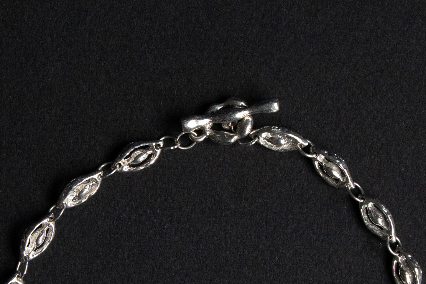 Gaze Choker