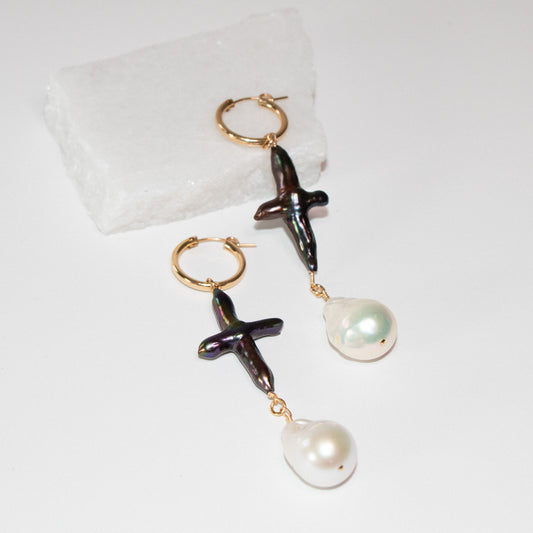 Midnight cross pearl + baroque white pearl - gold hoops